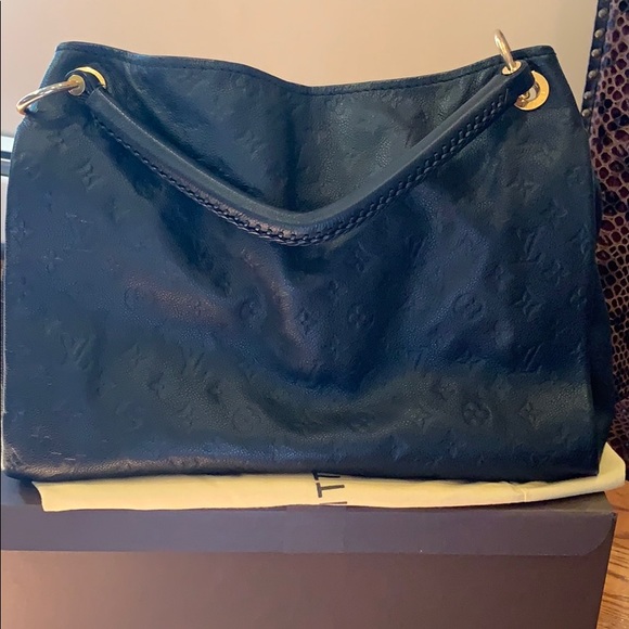 Louis Vuitton Artsy MM .Good condition.Dust bag .